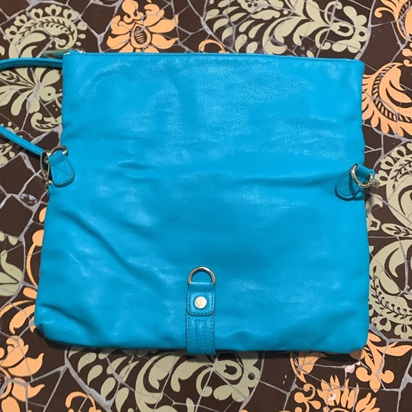 STEVE MADDEN TURQUOISE SHOULDER BAG. - Picture 4 of 10